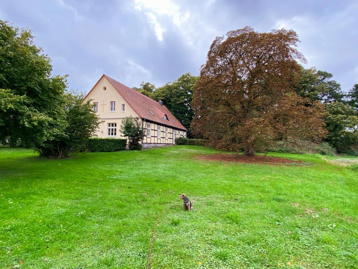 Altes Pastorat Schwichtenberg Borrentin Buitenkant foto